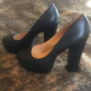 Express black leather platform pumps in women’s 8